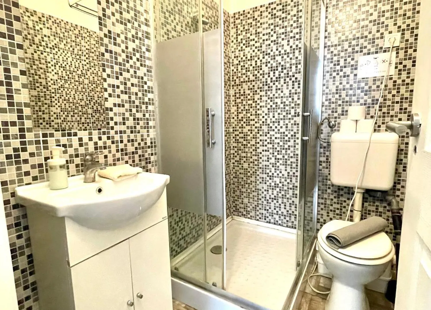 Aradi Rooms With Private Bathroom In The City Centre Budapest Homestay szállás