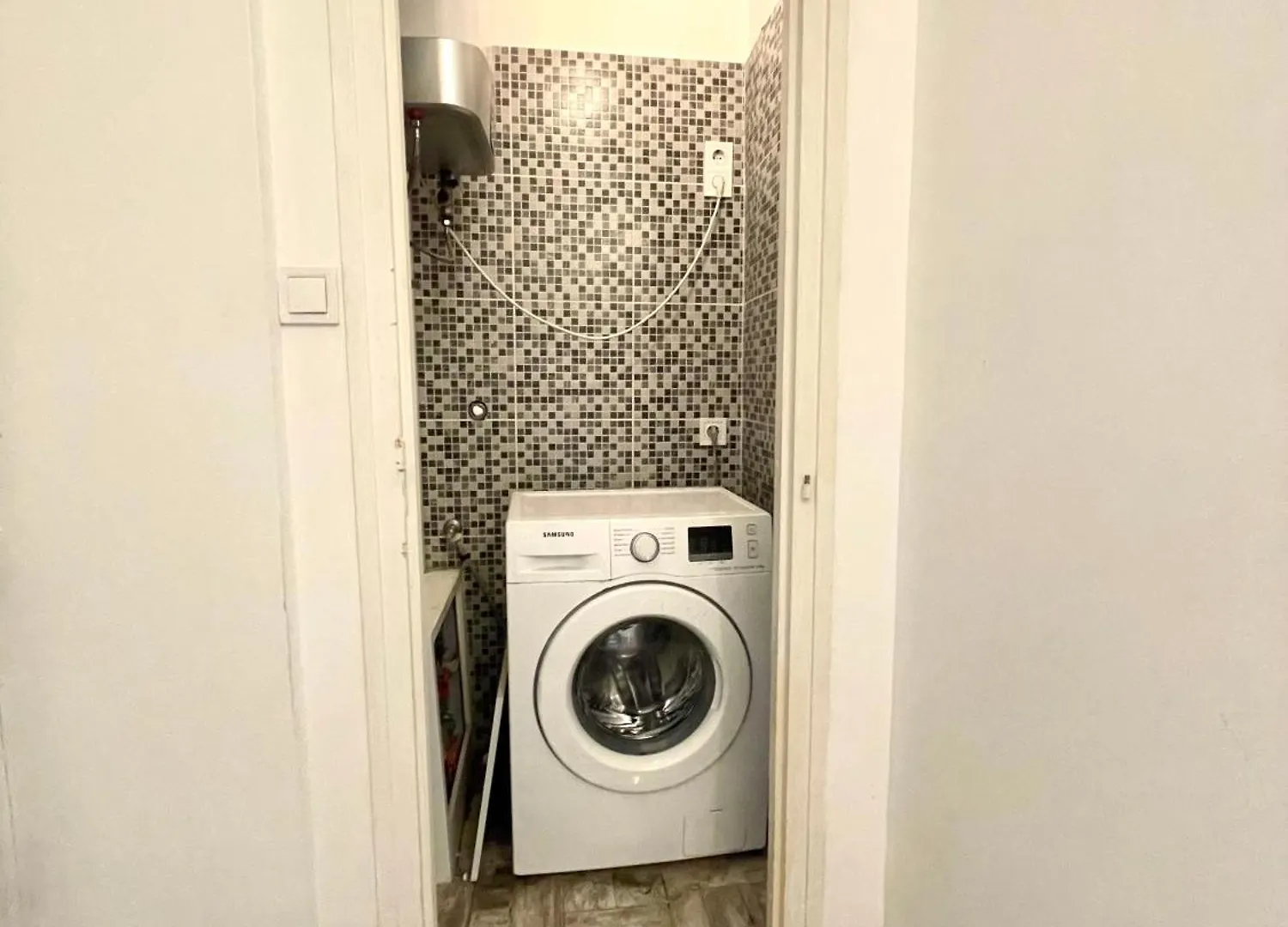 Aradi Rooms With Private Bathroom In The City Centre ブダペスト ホームステイ